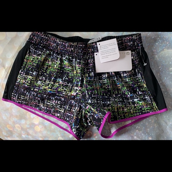 SALE!  Women’s Fabletics Fallon Short. NWT. XS - Picture 5 of 8